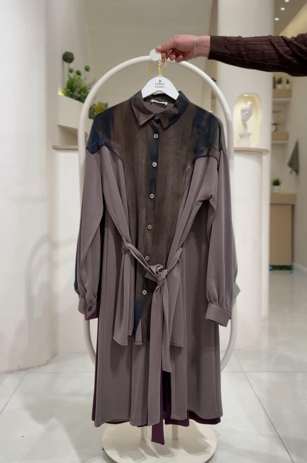 Kuşak Detaylı Tesettür Tunik Takım – Düğmeli Rahat Kalıp Günlük Şık Kombin