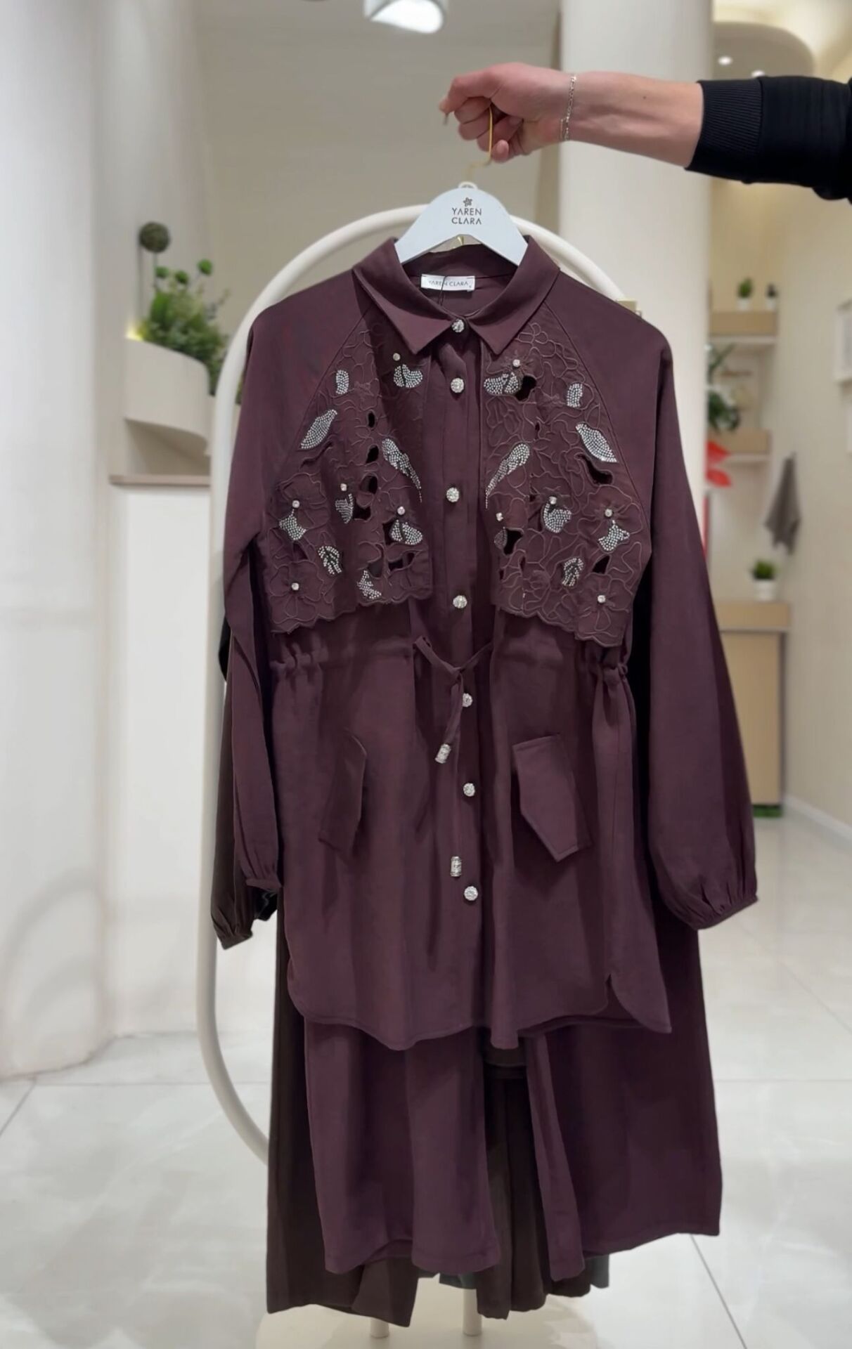 Nakış Detaylı İthal Tensel Kumaş İkili Takım – Şık ve Konforlu Günlük & Özel Kombin