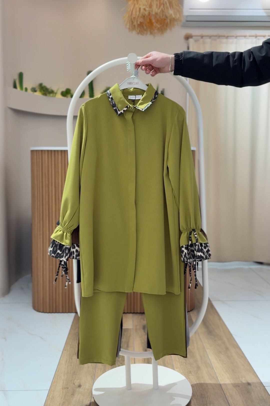 Leopar Detaylı Yaka ve Manşetli Şık 2’li Takı