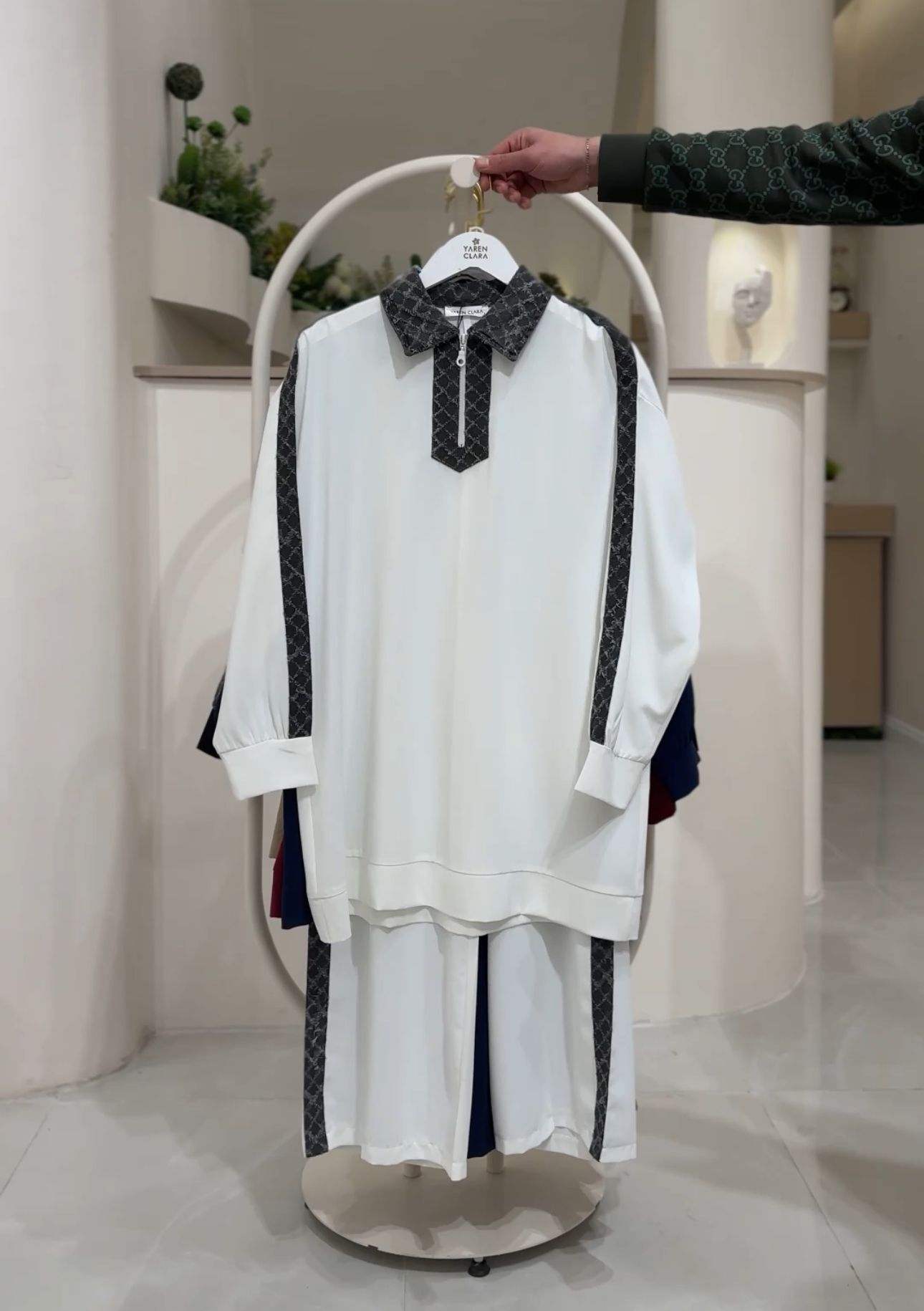 Modern Detaylı  Pantolon Takım – Fermuarlı Denim Yaka