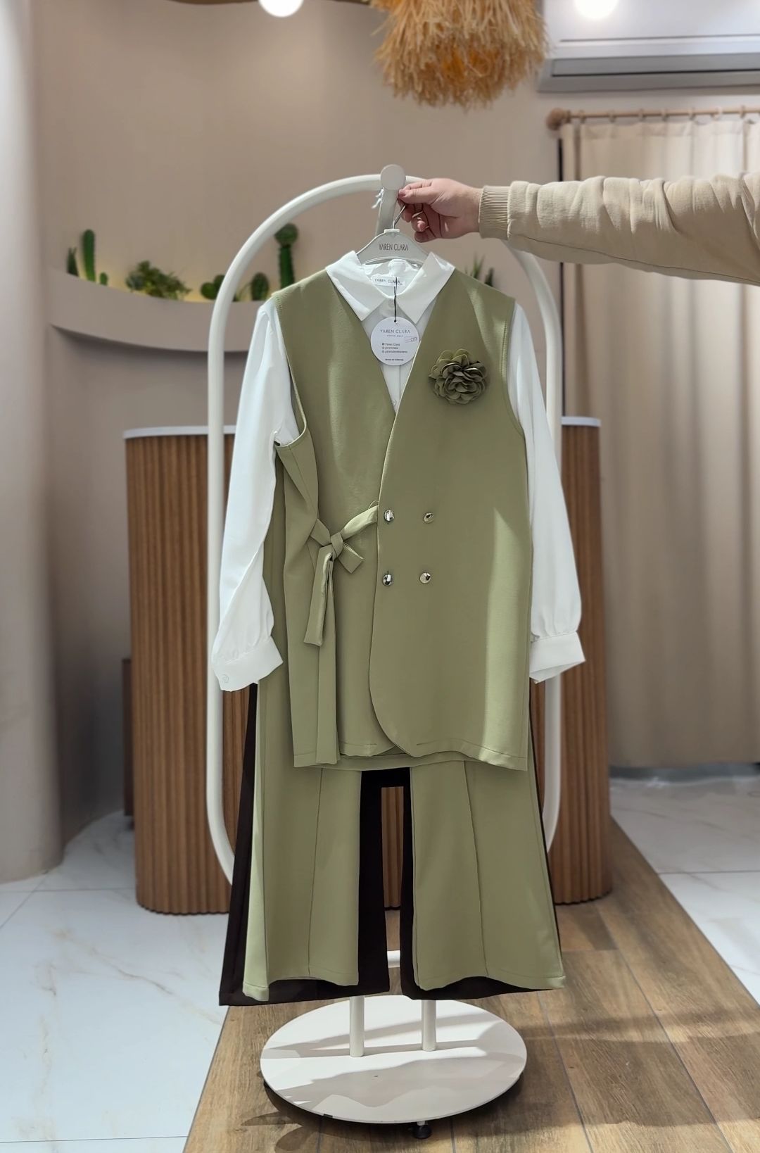 3 Parça Yelekli Takım – Haki (Yelek + Gömlek + Pantolon) -  ( 1 beden büyük satın alın )