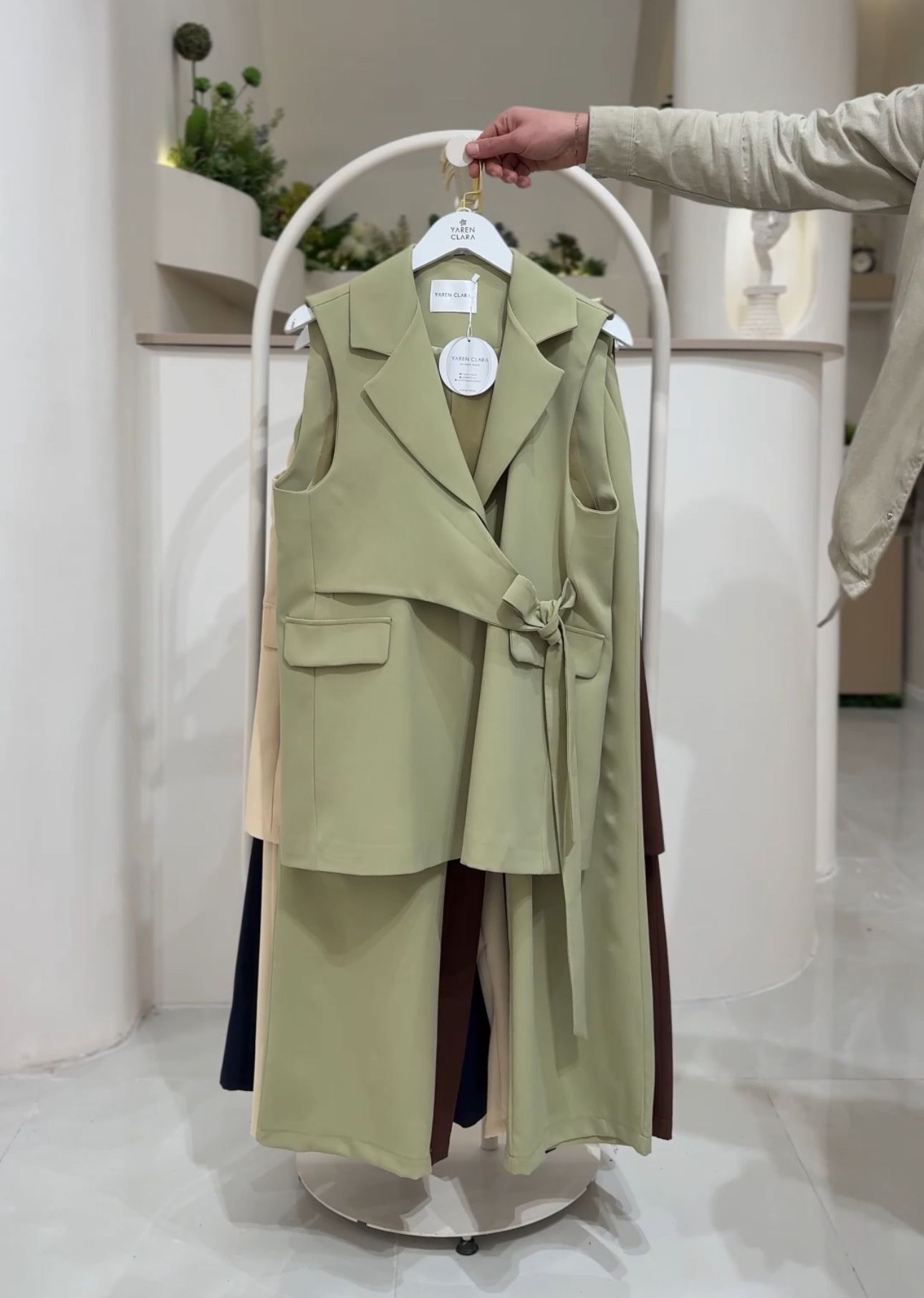 Astarlı Yelek ve Beli Lastikli Pantolon Takım