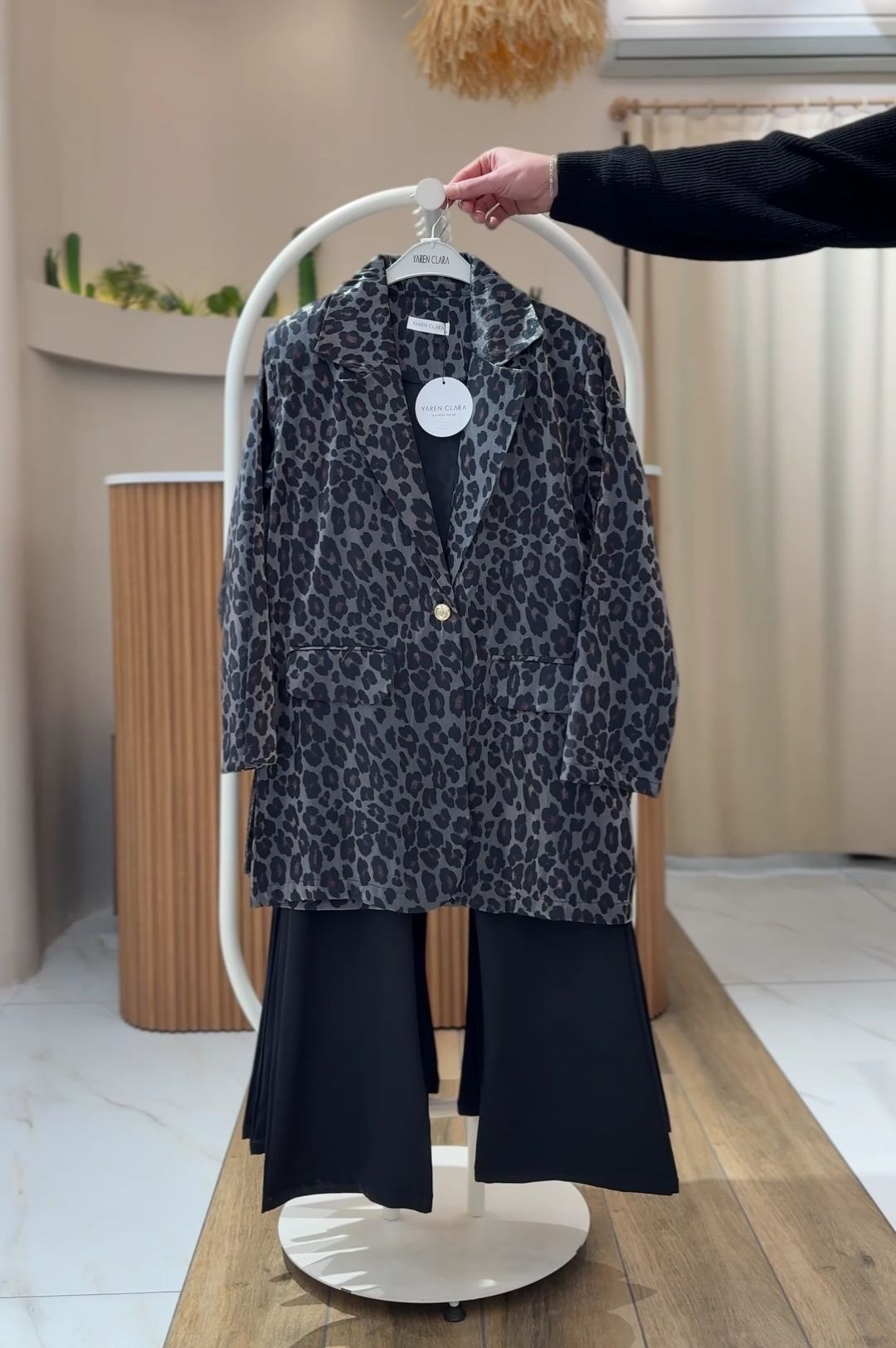 LEOPAR DETAYLI CEKETLİ TAKIM