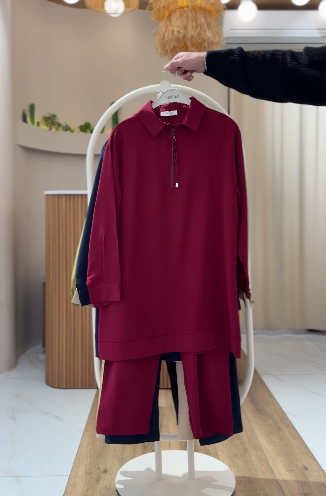 FERMUAR DETAYLI SPOR TAKIM